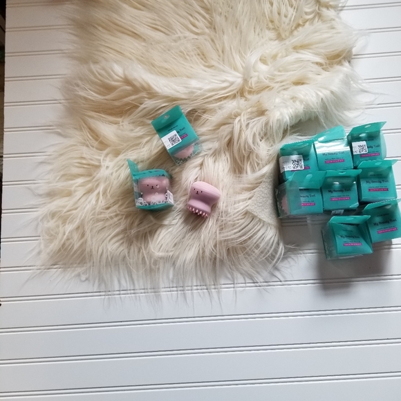 Kawaii make up Cleansing face brush exfoliation tool. - Picture 3 of 7